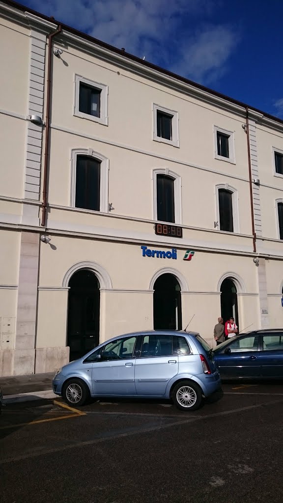 Termoli, piazza Garibaldi by Vladyslav Savytskyy