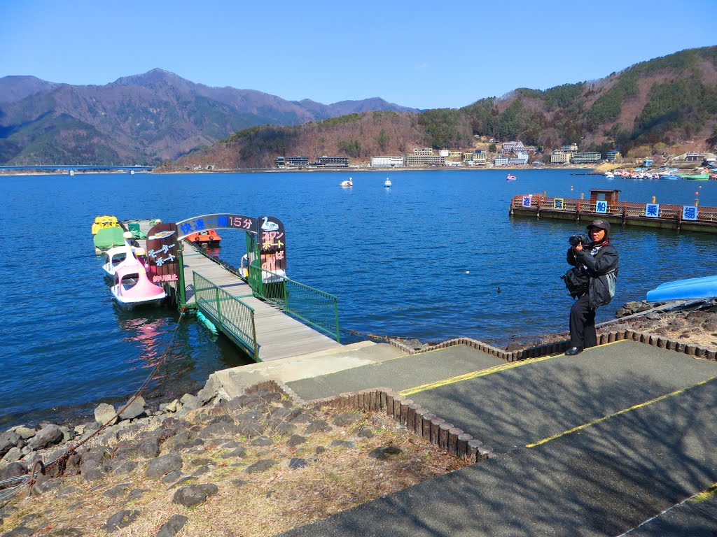 Funatsu, Fujikawaguchiko, Minamitsuru District, Yamanashi Prefecture 401-0301, Japan by Dần Lê