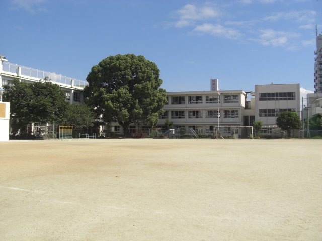 久留米市立日吉小学校 by mentai