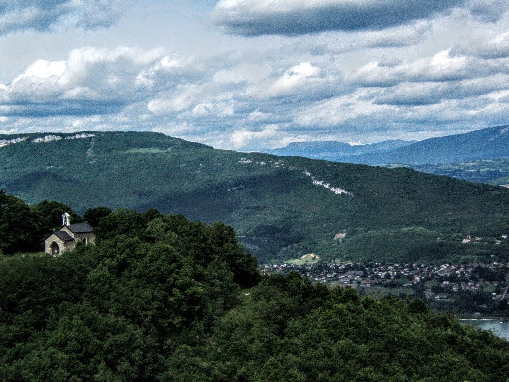 La Chapelle de l'Etoile depuis la Chapelle du Mont du Chat by Matopée