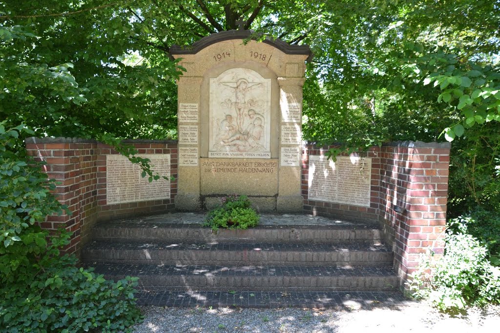 Haldenwang Kriegerdenkmal by Hubert Joachim