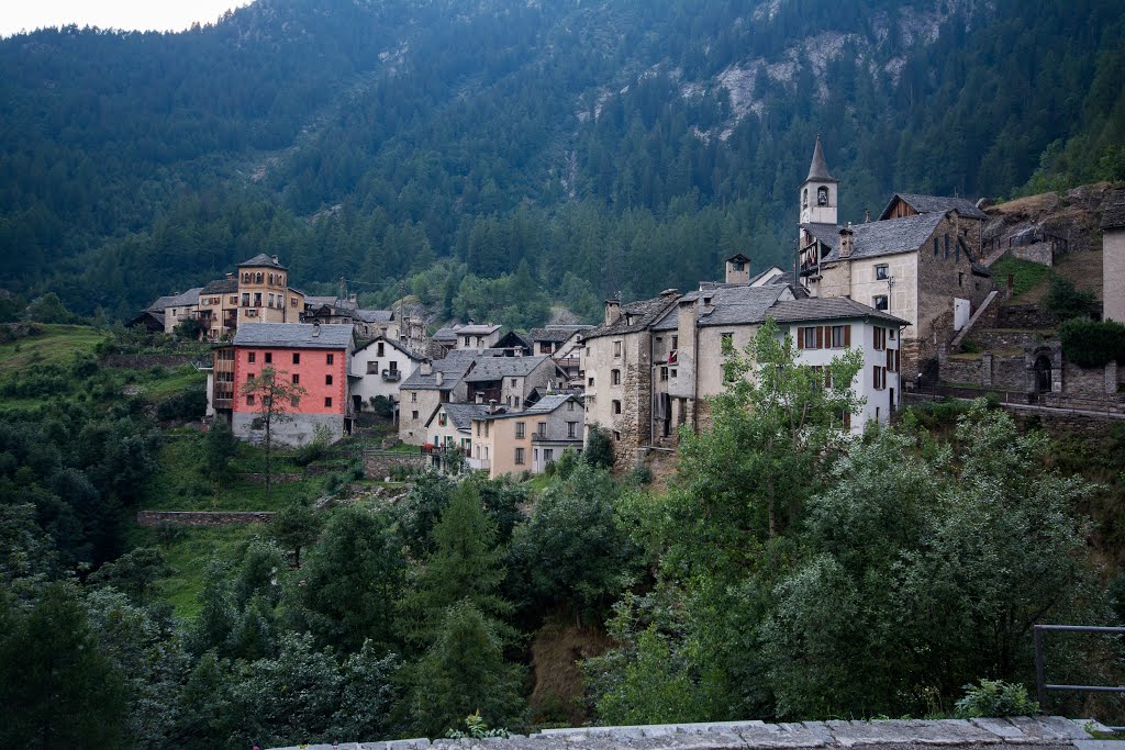 Lavizzara, Switzerland by Claude  Aufrecht 