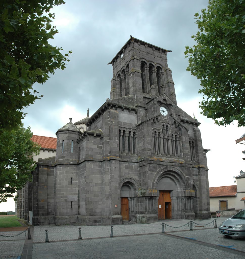 Eglise Saint-Priest de Volvic by calypso 96