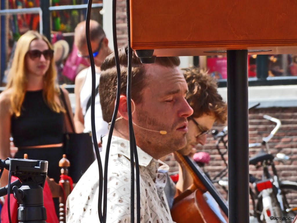 Doing lennon&mccartney's 'and I love her' with cello and guitar by Jos Boom