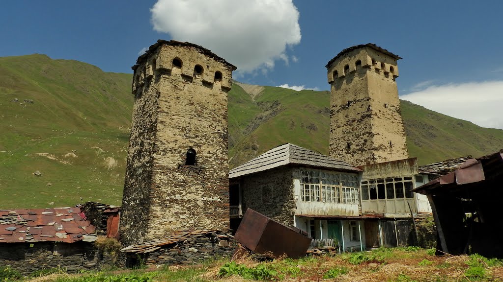 Wehrturm in Ushguli by wal+