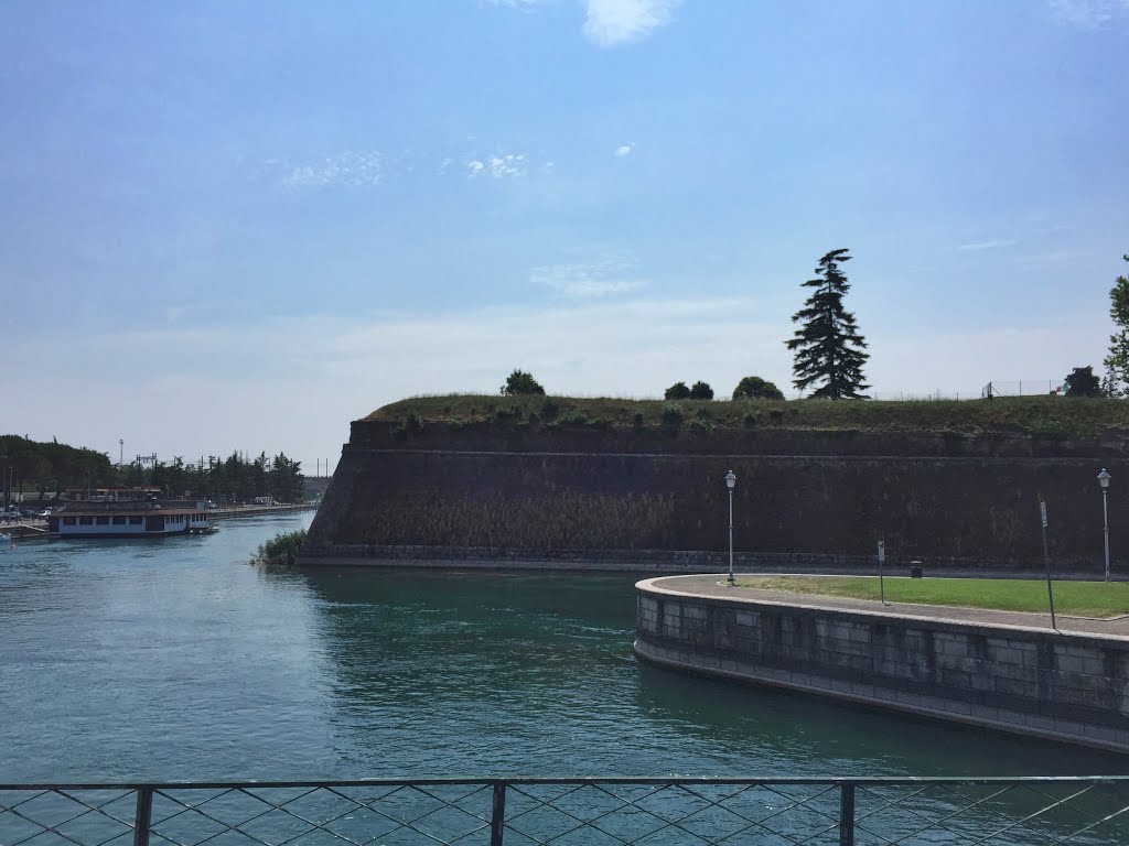 Fort Walls - Via Venezia by Julius Agricola