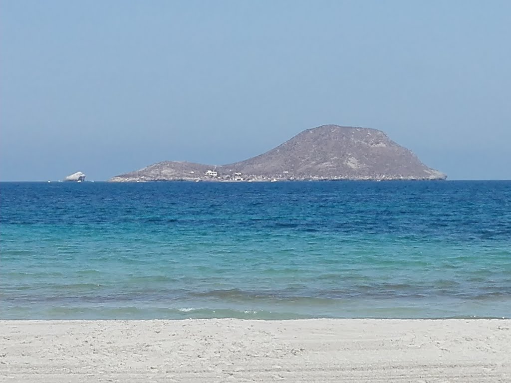 Isla Grosa y El Farallón by Manuel Pastor