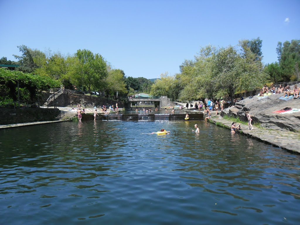 Praia Fluvial Poço de Corga by clmgoncalves