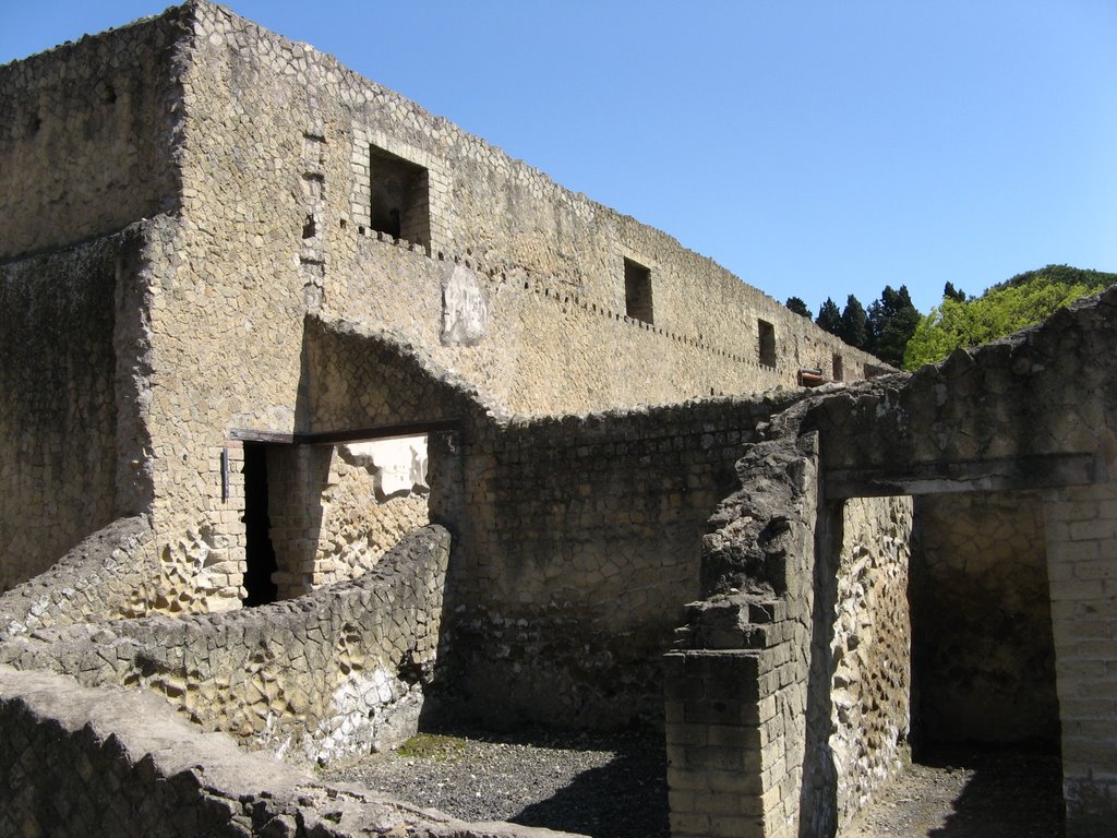 Herculanum-Thermes centraux by Laurent Guyard