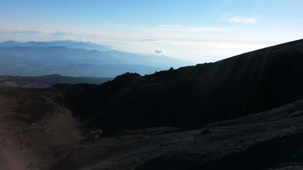 Volcano etna craters creative commons by gnuckx by gnuckx