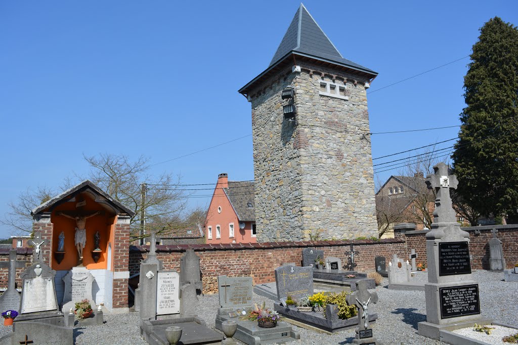 Trafo-huusje verkleid als kirchtoere by Frans Schols