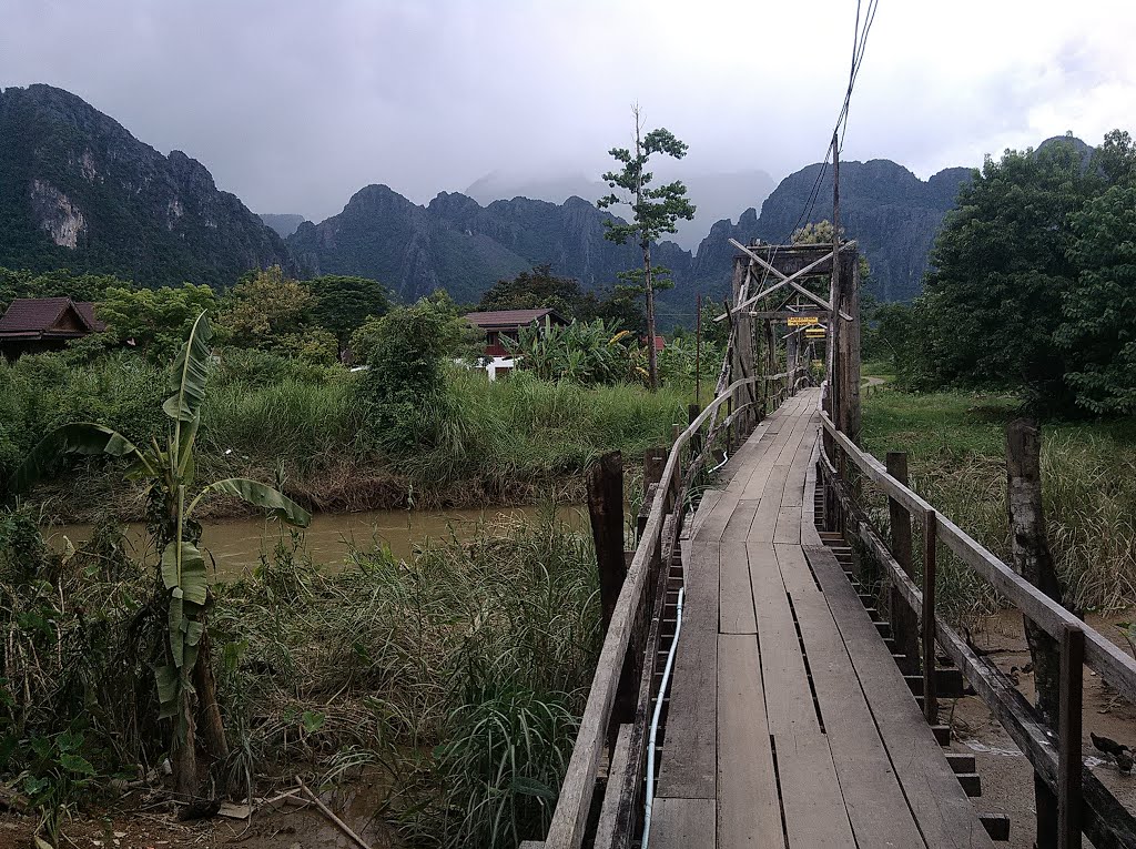 Vang Vieng province, Aug15 by rolfriedo