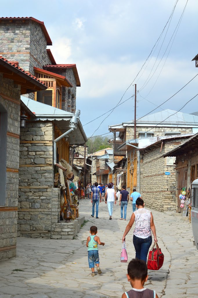 Streets of Lahich by Jan Rybar