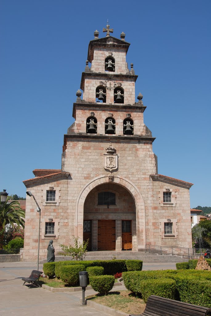 Iglesia de Cangas de Onis by Enrique Fernandez Ma…