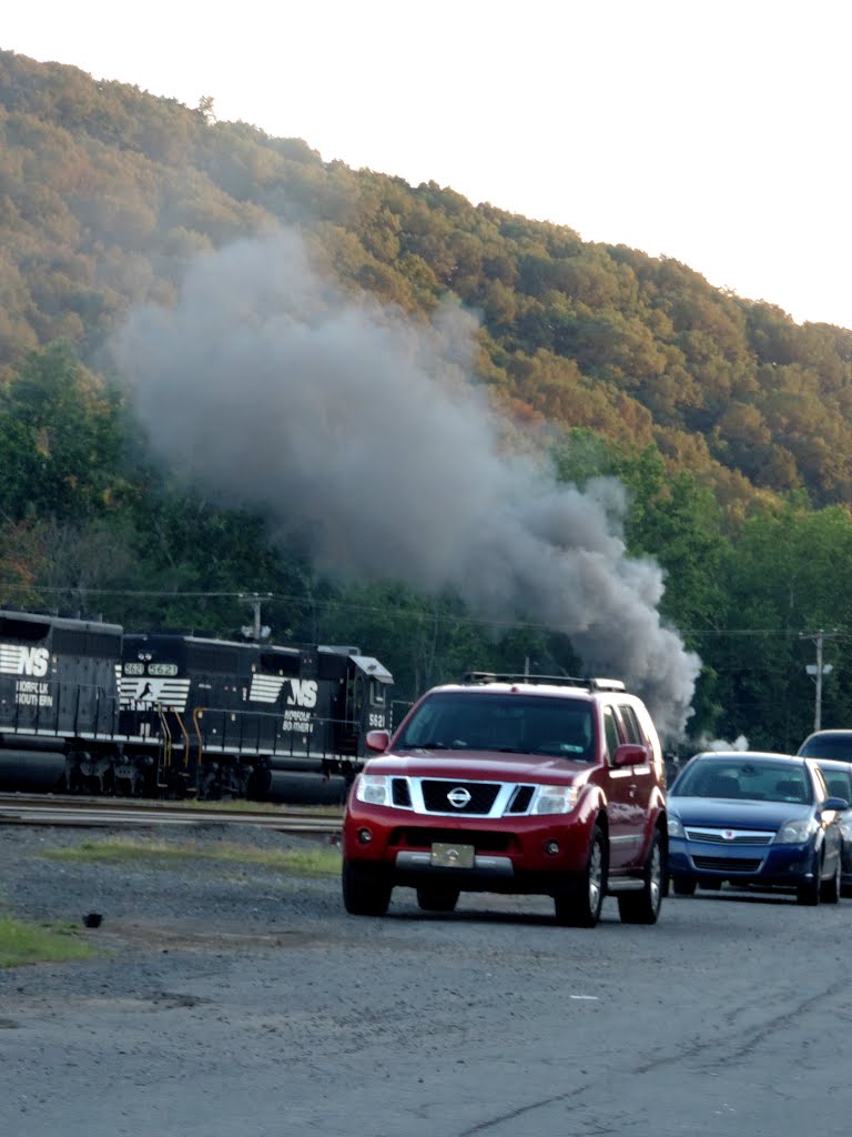 Awesome smoke from the #765 Locomotive Steam Engine Fort Wayne Railroad Historical Society in Allentonw by STOP DUMPING in ALLE…