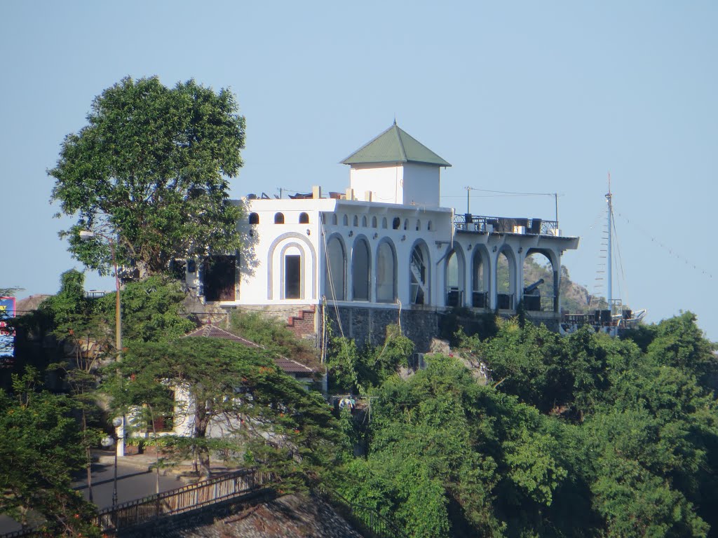 Tt. Cát Bà, Cát Hải, Hải Phòng, Vietnam by Dần Lê