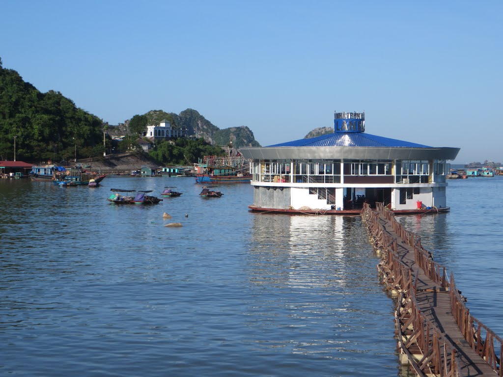 Tt. Cát Bà, Cát Hải, Hải Phòng, Vietnam by Dần Lê