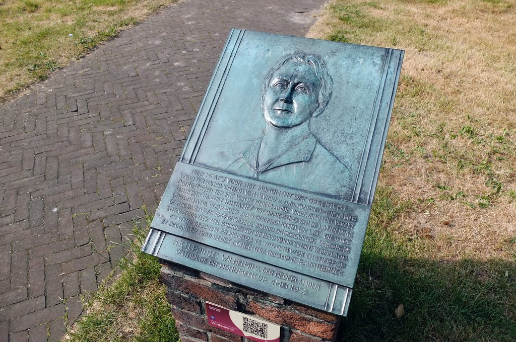 Plaquette voor mevrouw Kuipers-Rietberg (tante Riek) by Syborgh