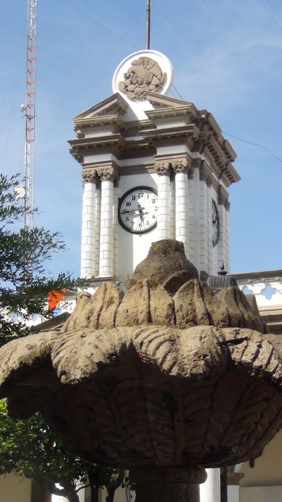 Reloj del Pórtico, Palacio Municipal.- Comala, Colima, México by apermo46