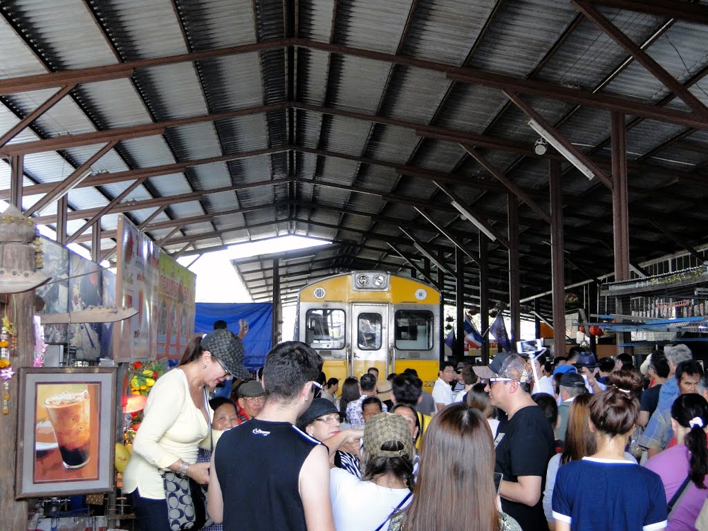 Mae Klong Railway Station / メー・クローン駅 / สถานีรถไฟแม่กลอง by itagaki