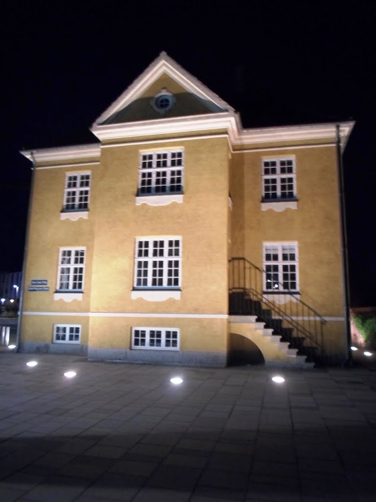 The Yellow Villa at Night, Kjeld Petersens Plads, Frederiksberg by DK G