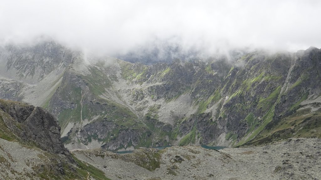 Polska, Tatry, Dolina Pięciu Stawów Polskich - Zawrat 2158 m n.p.m by Robert Pomarański