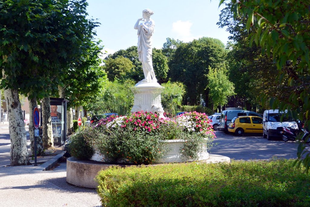 Champagnole Jura - Statue Diane de Gabies. by bernard bonin