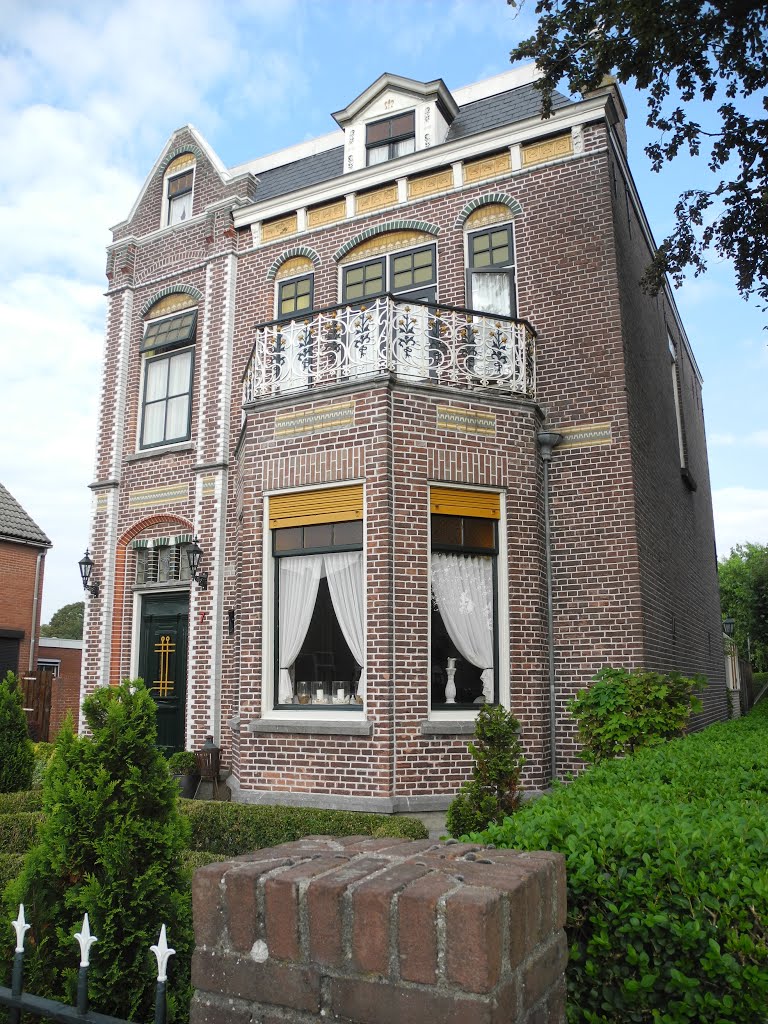 Hoofdplaat - Huis in de Dorpsstraat by J.G. Nuijten