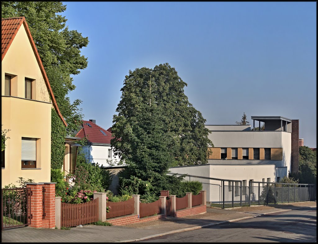 Burg bei Magdeburg, Breitscheid-Straße by Der Burger JL