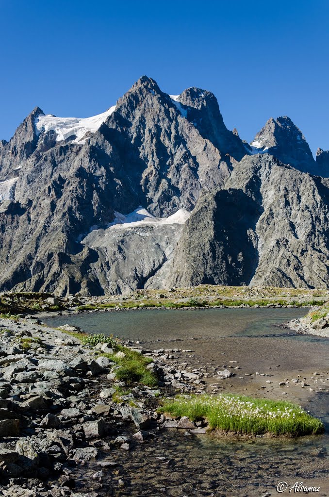 Laguna bajo el Glaciar Blanco by ALSAMUZ