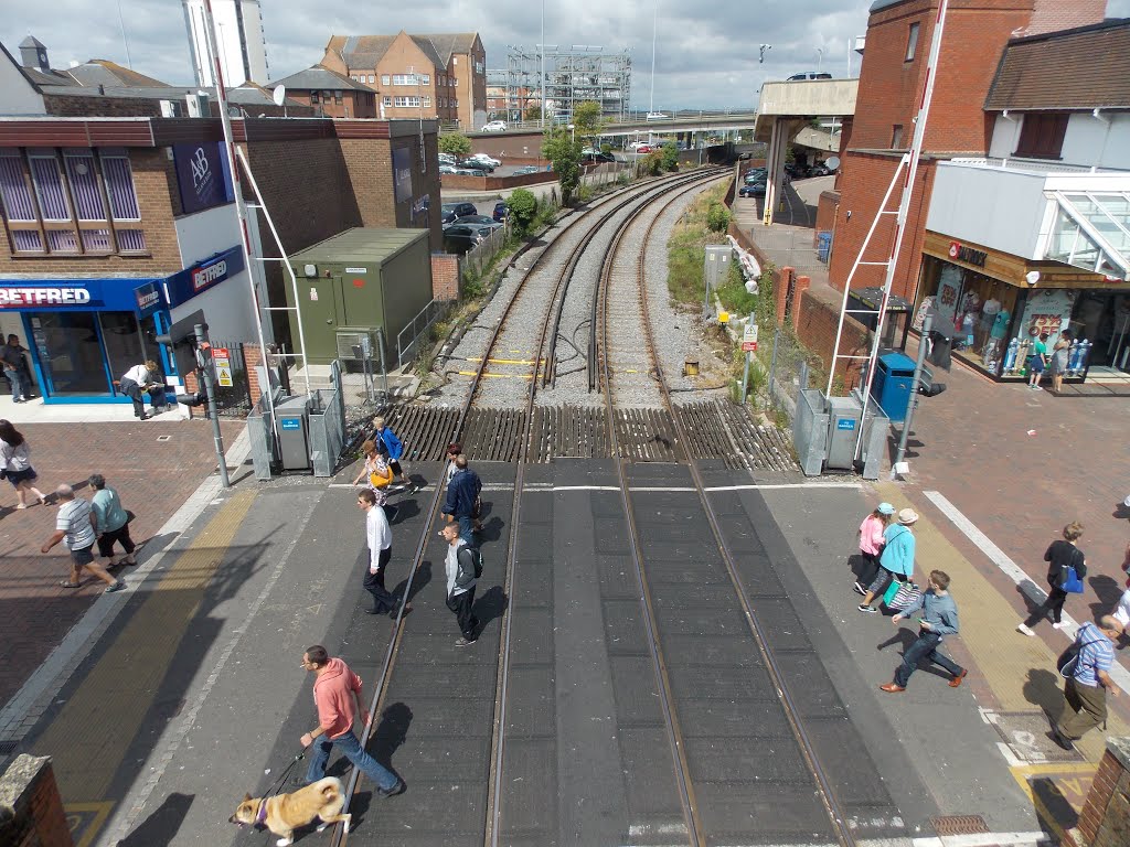 High Street level crossing by The Loyal Passenger