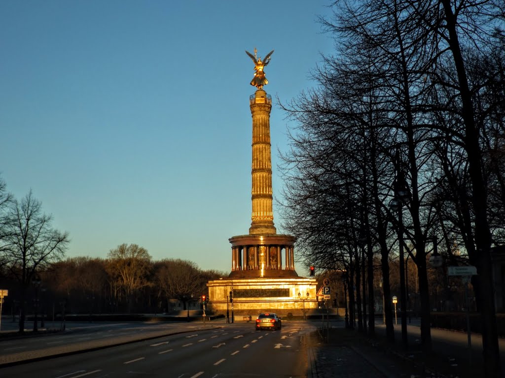 Berlin, Siegessäule by Kurdo Kolenko