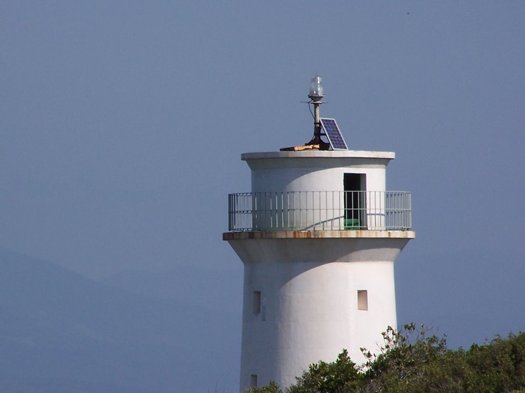 Farol da Ponta da Praia dos Naufragados by Paulo H. Lima