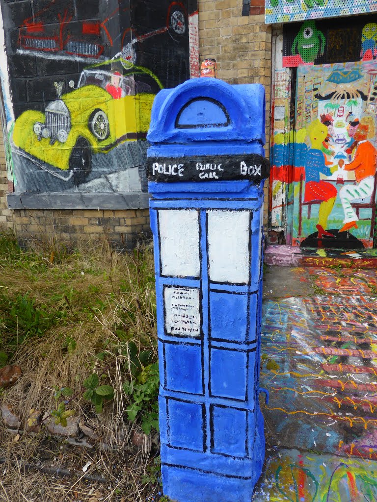 Colourful street in Granby by steven garnett