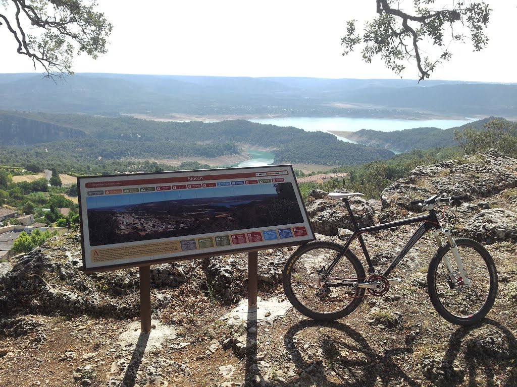 Mirador de Alocén by Jorge Tejel