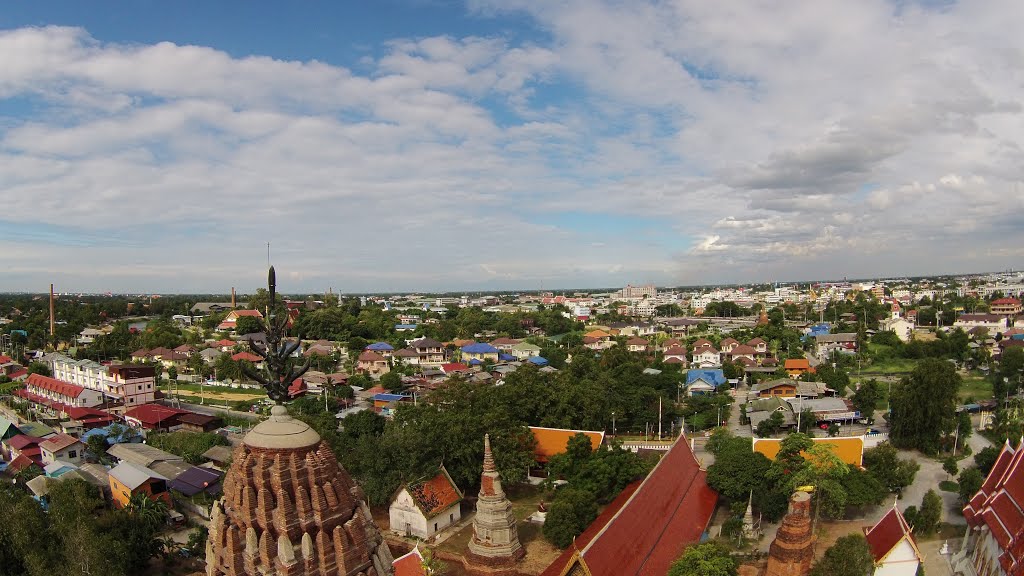 Rua Yai, Mueang Suphan Buri District, Suphan Buri 72000, Thailand by Eric Hanscom