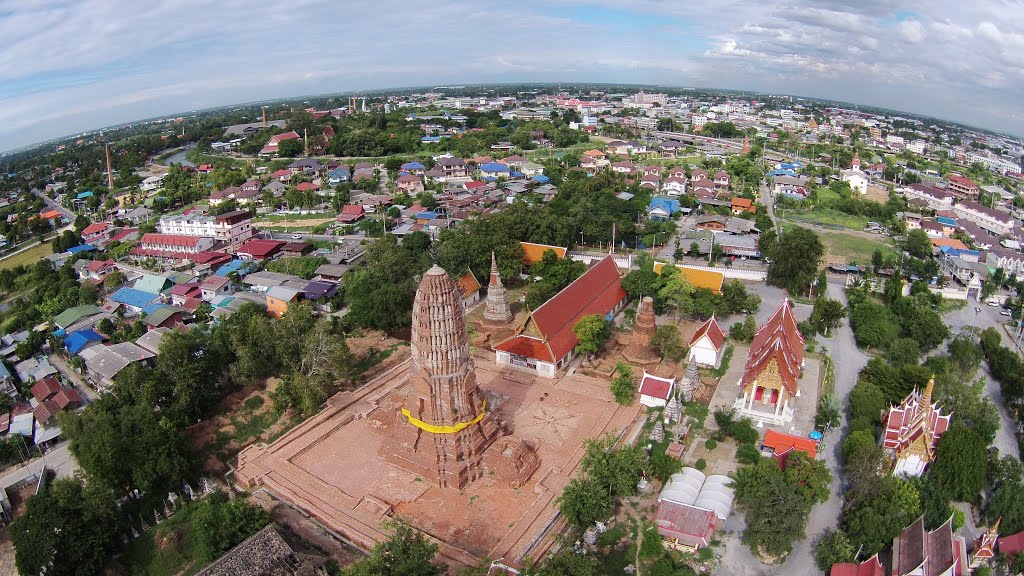 Rua Yai, Mueang Suphan Buri District, Suphan Buri 72000, Thailand by Eric Hanscom