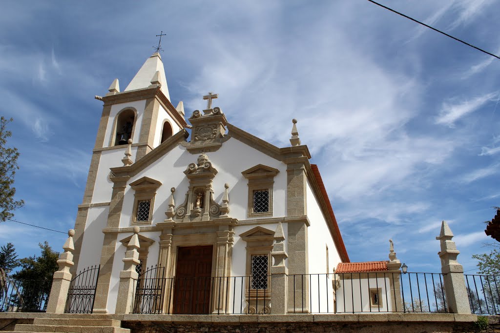 Igreja de Vila Cova by Jesús Simón