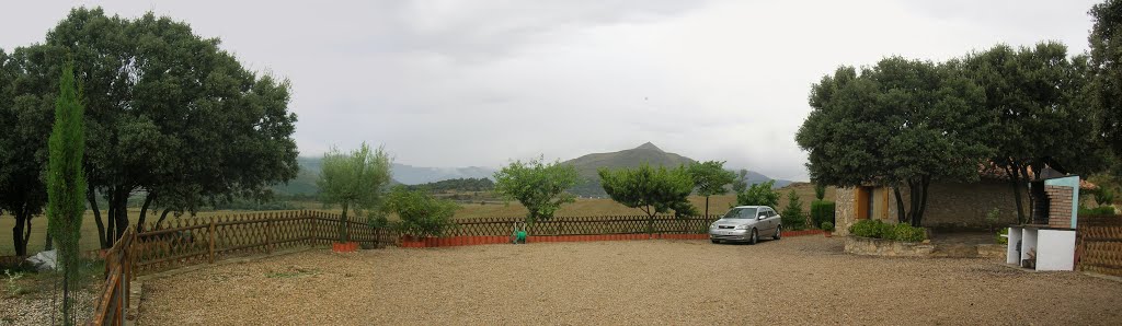 La casa del Llano, muy cerca de Olocau del rey by Conrado Pueyo