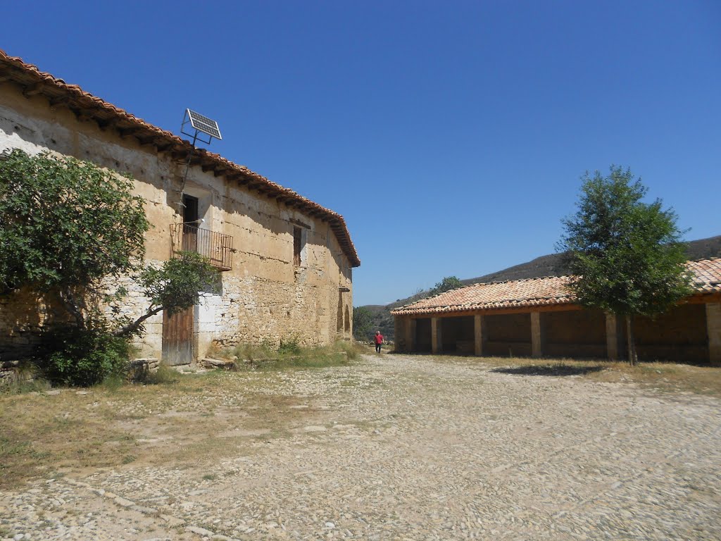 Recinto de viviendas en el Ermitorio de San Marcos.Ermitorio de San Marcos. Olocau del Rey by Conrado Pueyo