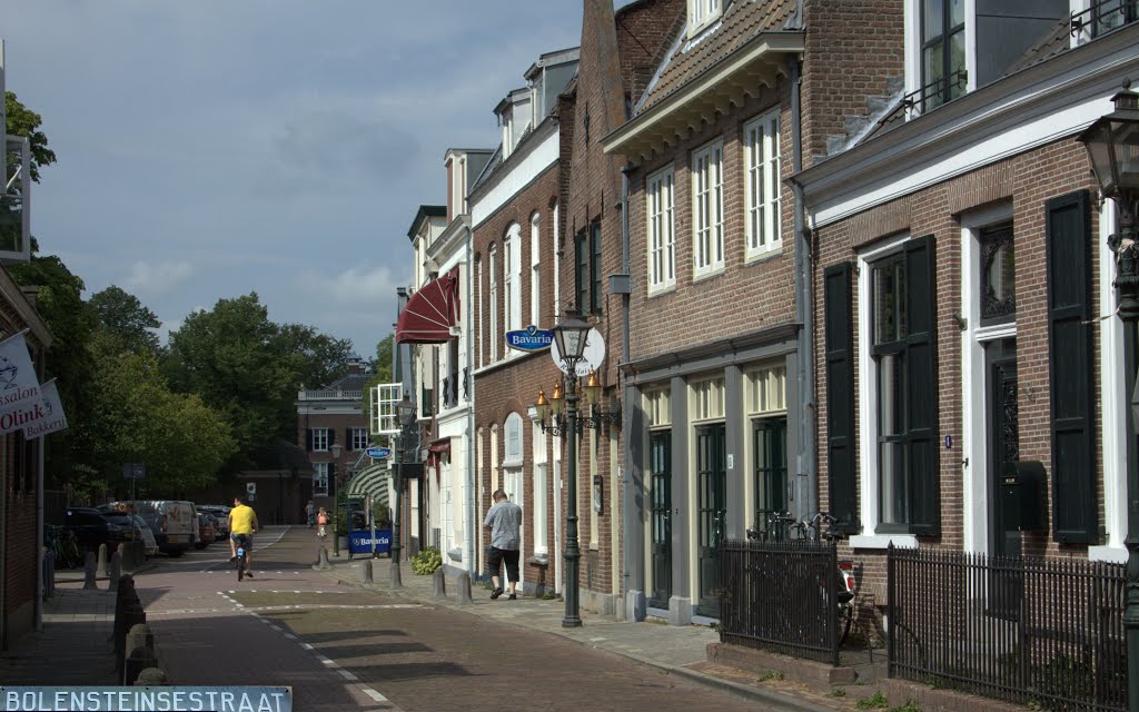 De Bolensteinsestraat richting rivier de Vecht in Maarssen provincie Utrecht. by Jan Dijkstra