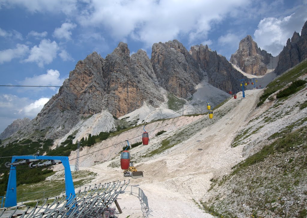 L'ovovia per la Forcella Stounies by Angela Rozzoni