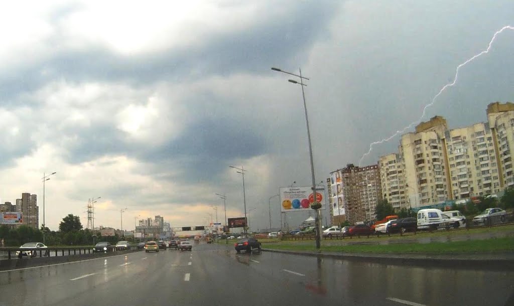 Thunderstorm on Bazhana boulevard by Victor Arhitec