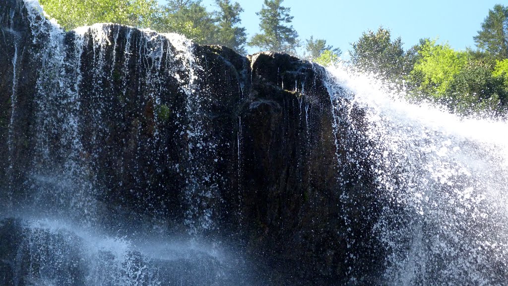 Cascade d'Ars:gouttes d'eau by laurent Delépine