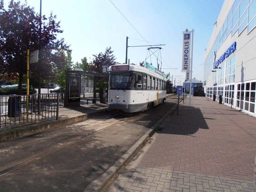 De lijn PCC 7046 op lijn 6 by perzik