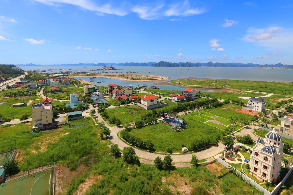 Bãi Cháy, tp. Hạ Long, Quảng Ninh, Vietnam by Dần Lê