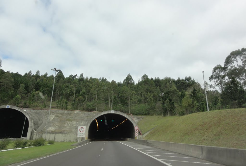 BR 101 Tunel Morro Alto - Maquiné RS by cicero r maciel