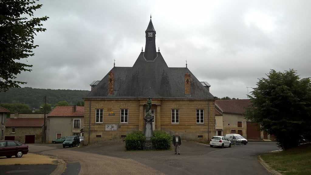 Mairie et Monument aux Morts de Pouilly-sur-Meuse, France by J-C Oslo