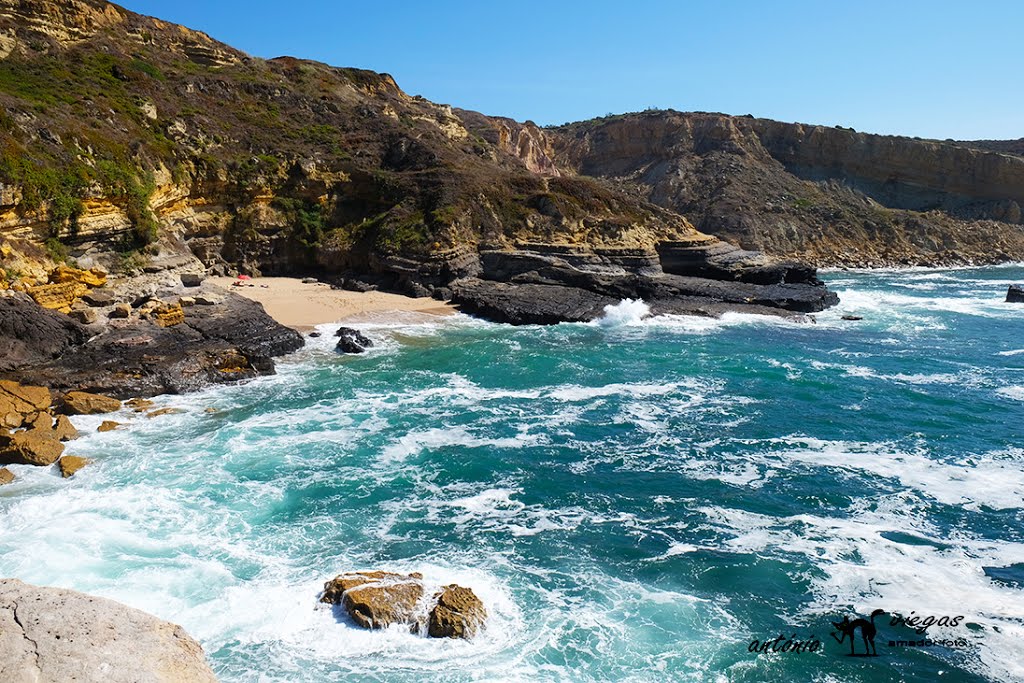 Praia Arrebenta Bois by António Viegas