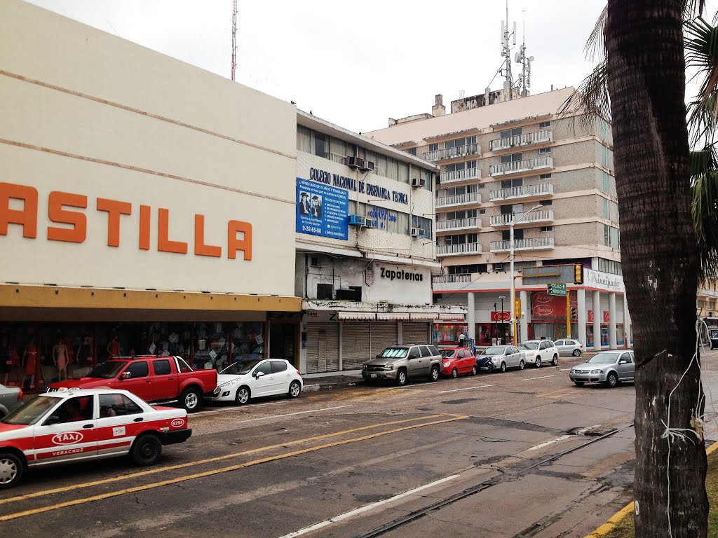 Calle Ignacio López Rayón_ Hacia el Noreste_ Primavera 2015 by Fabio Zacarías-Socor…